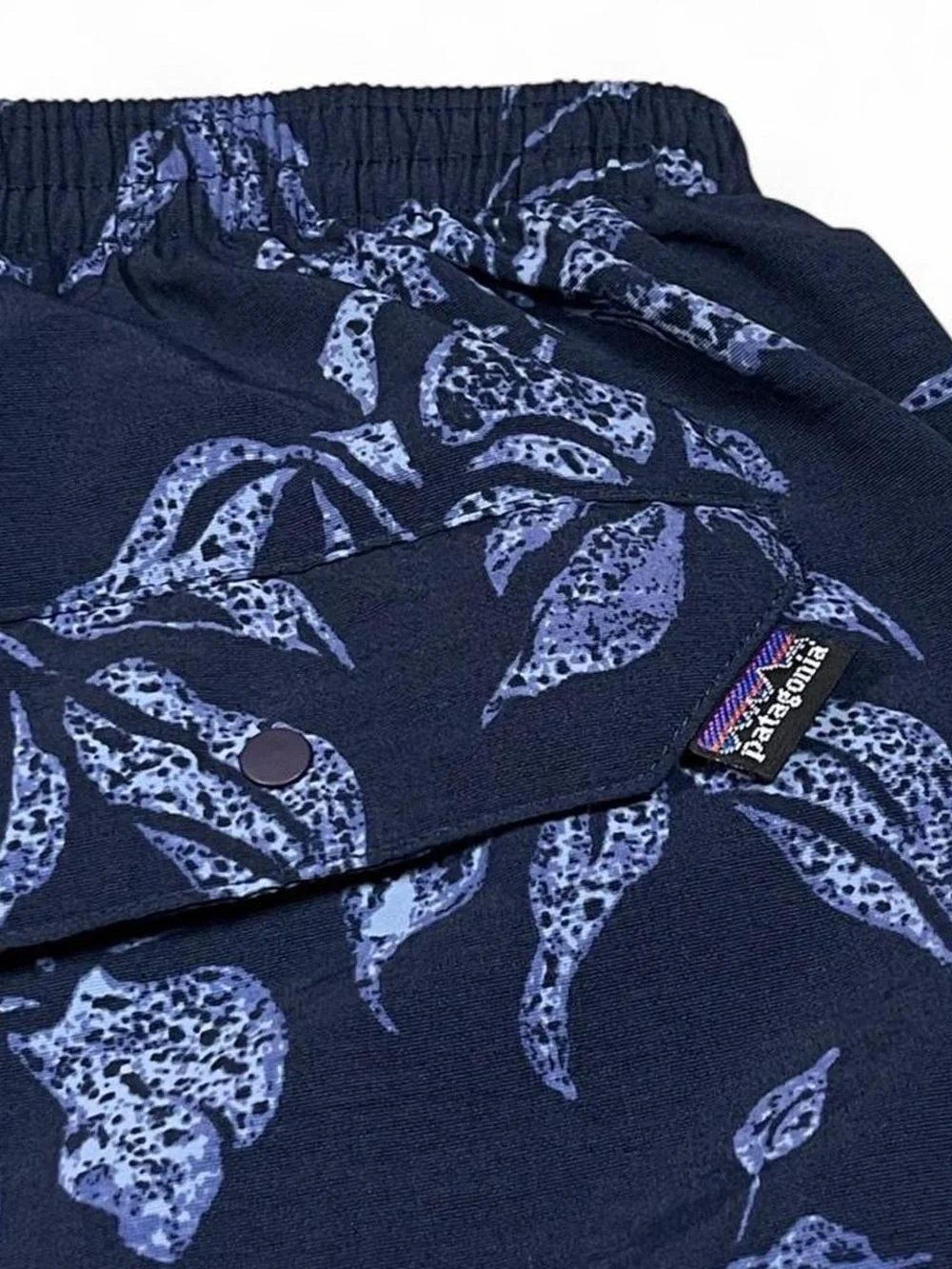 VINTAGE Patagonia Baggies Wide Leg Navy Blue Floral Swim Trunks Men’s Size XL L8